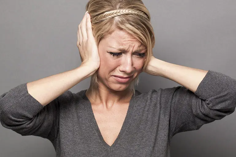 Шум у вухах