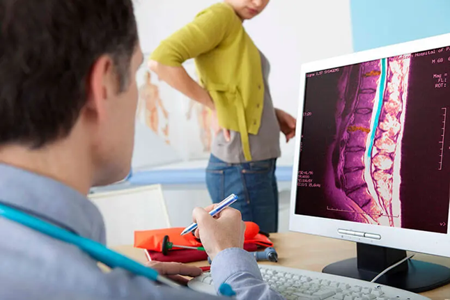 Почему болит копчик? Причины боли в копчике. Что делать при болях в копчике у мужчин и женщин?